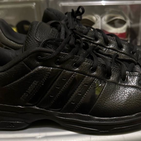 EUC Adidas Men's Black Sneakers sz10.5 - Picture 3 of 6